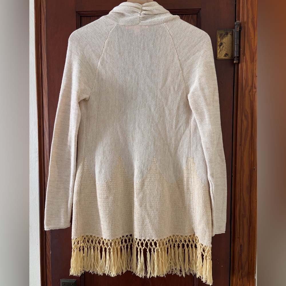 Lilly Pulitzer Tatum Long Fringe Hem
Cardigan Gold Metallic Small - Picture 4 of 12